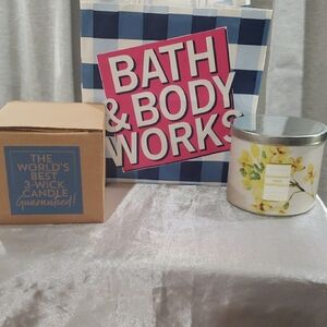 Bath & Body Works Illuminating Candle - Yellow Floral